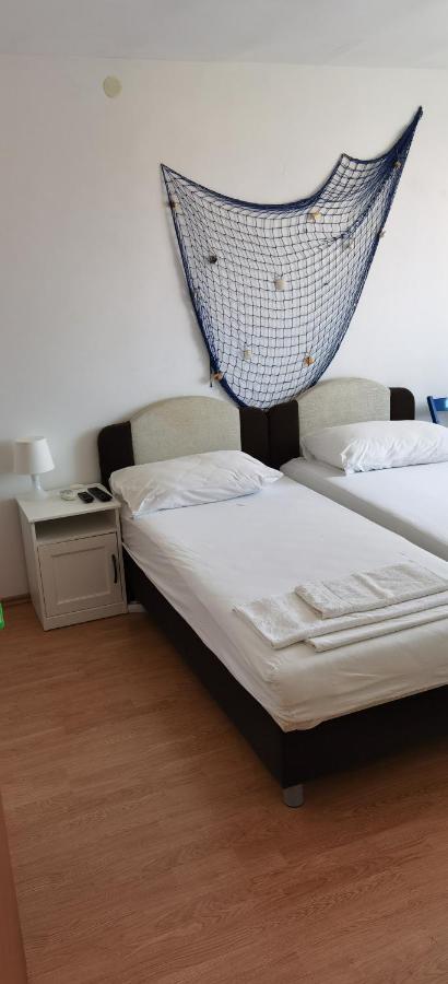 Apartmani Neva Supetar Ngoại thất bức ảnh
