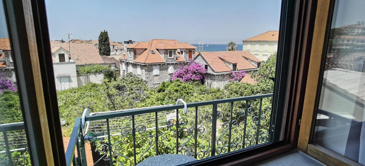 Apartmani Neva Supetar Ngoại thất bức ảnh