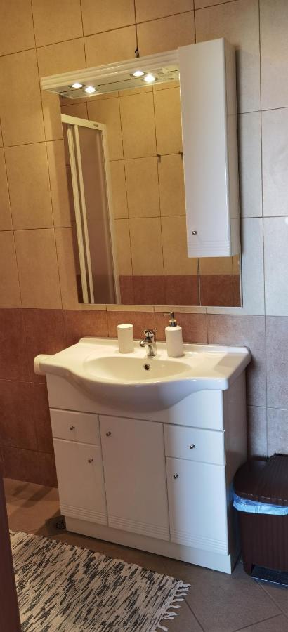 Apartmani Neva Supetar Ngoại thất bức ảnh