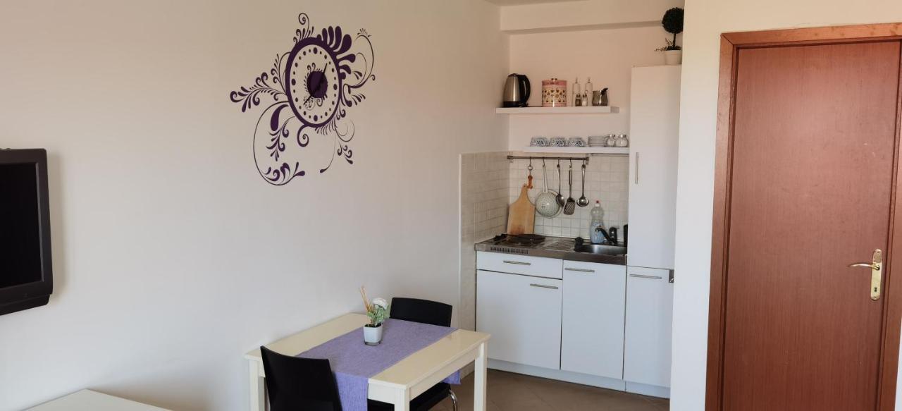 Apartmani Neva Supetar Ngoại thất bức ảnh