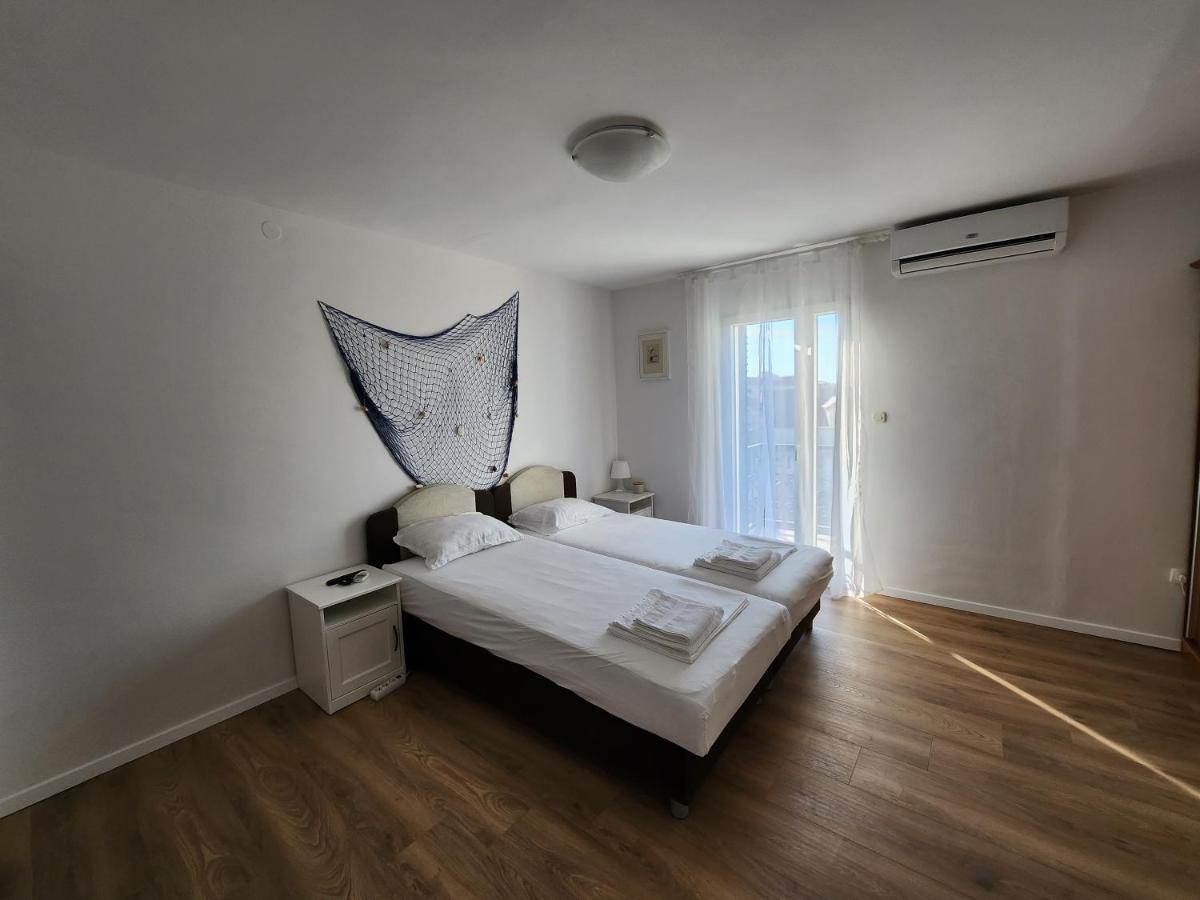 Apartmani Neva Supetar Ngoại thất bức ảnh