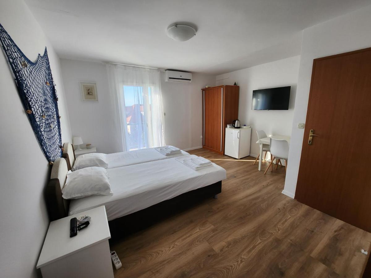 Apartmani Neva Supetar Ngoại thất bức ảnh
