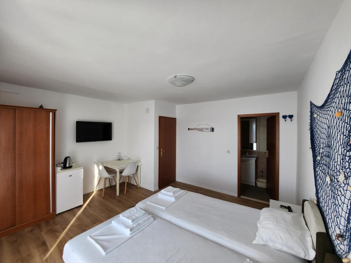 Apartmani Neva Supetar Ngoại thất bức ảnh