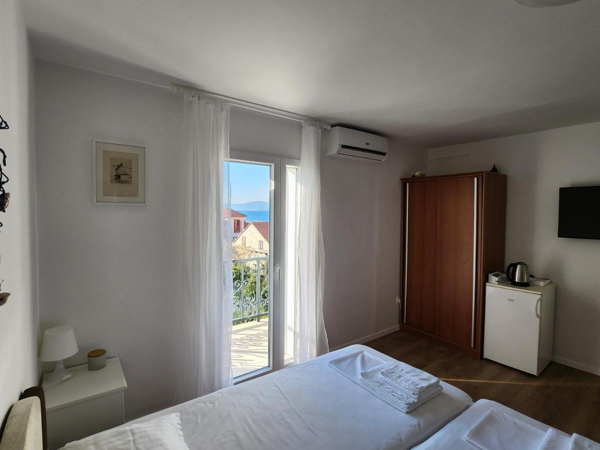 Apartmani Neva Supetar Ngoại thất bức ảnh