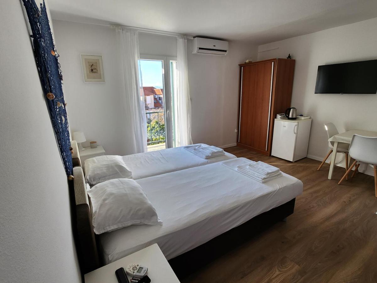 Apartmani Neva Supetar Ngoại thất bức ảnh