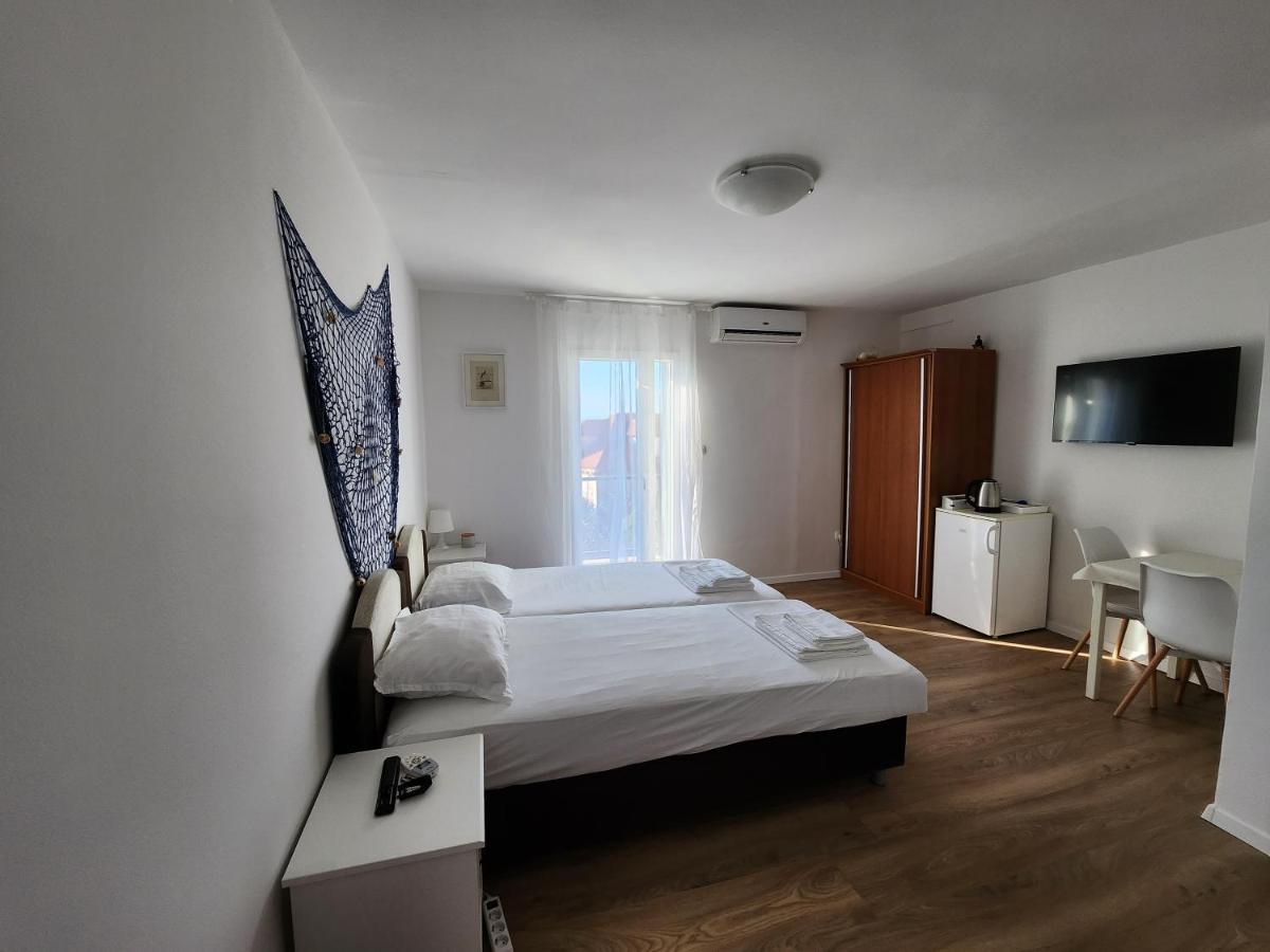 Apartmani Neva Supetar Ngoại thất bức ảnh