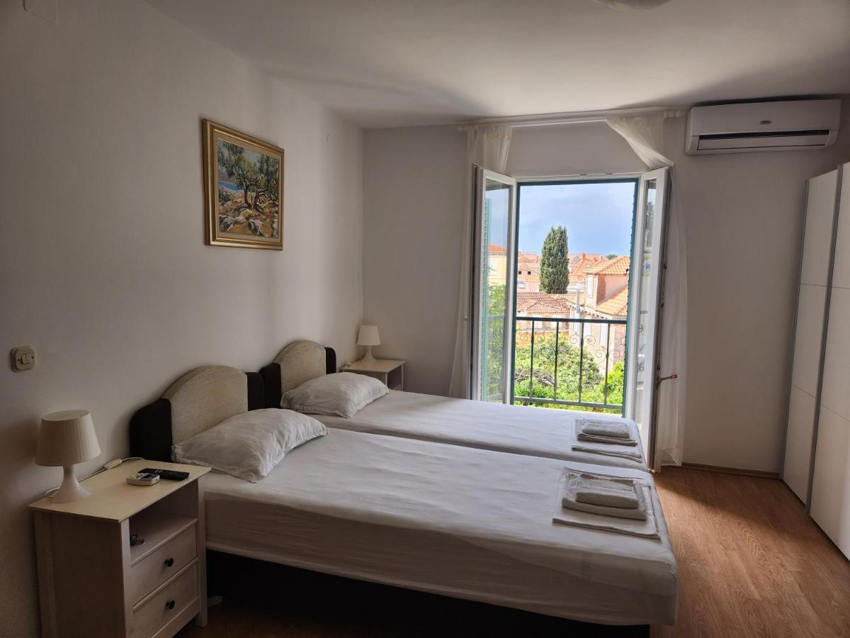 Apartmani Neva Supetar Ngoại thất bức ảnh