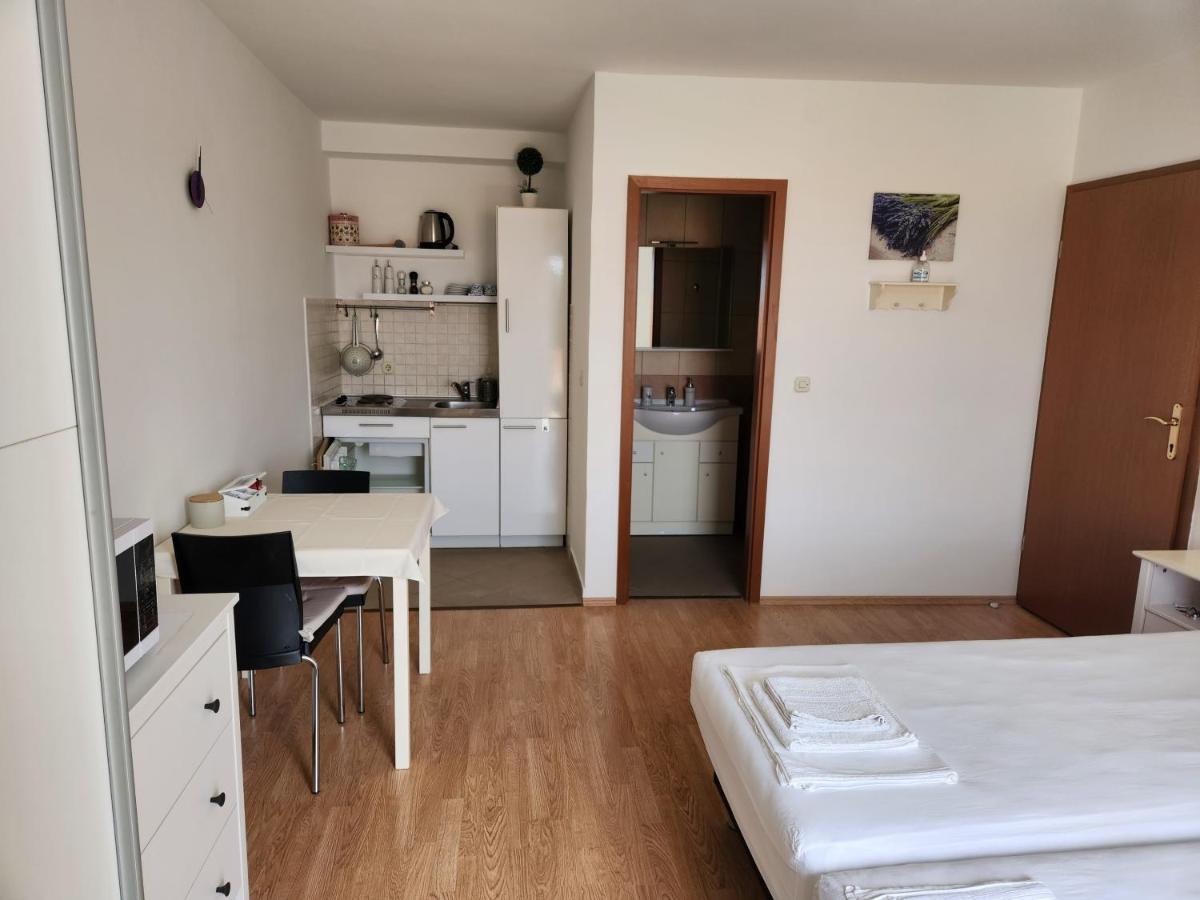 Apartmani Neva Supetar Ngoại thất bức ảnh