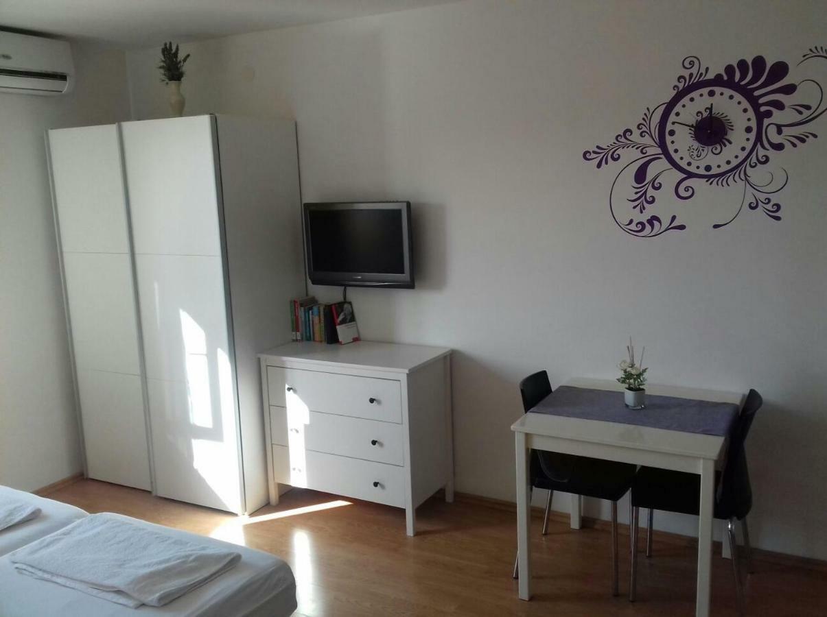 Apartmani Neva Supetar Ngoại thất bức ảnh